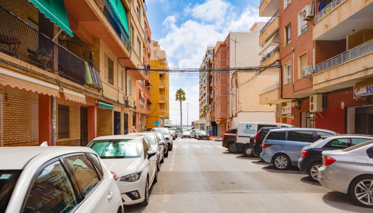 Resale - Apartment - Torrevieja - Acequion