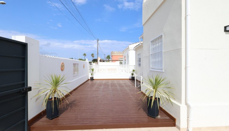 Resale - Chalet - Torrevieja - San Luis