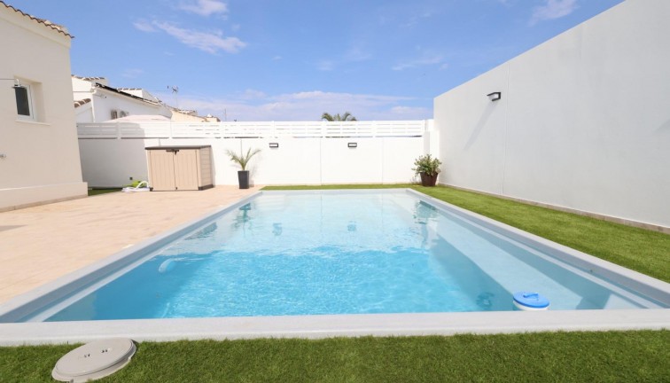 Resale - Chalet - Torrevieja - San Luis