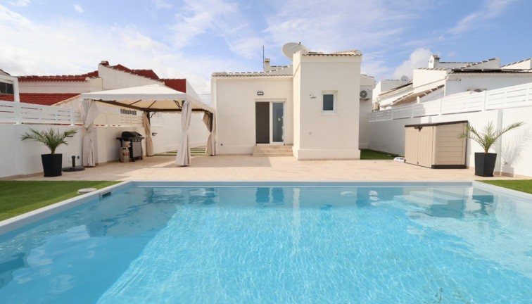 Resale - Chalet - Torrevieja - San Luis