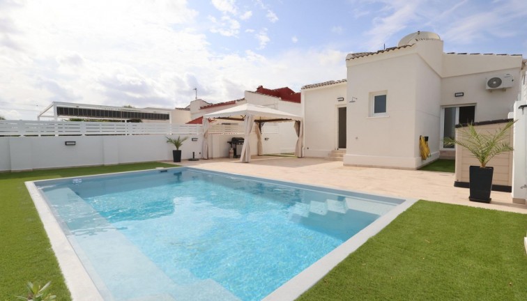 Resale - Chalet - Torrevieja - San Luis