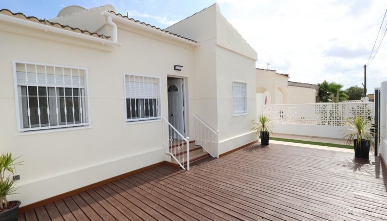 Resale - Chalet - Torrevieja - San Luis