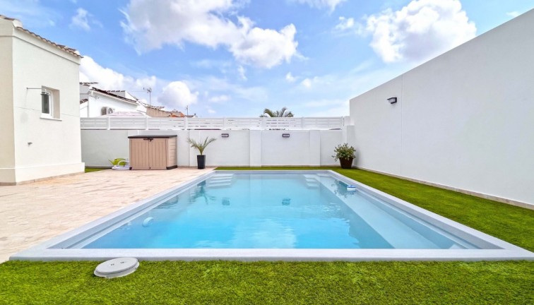 Resale - Chalet - Torrevieja - San Luis