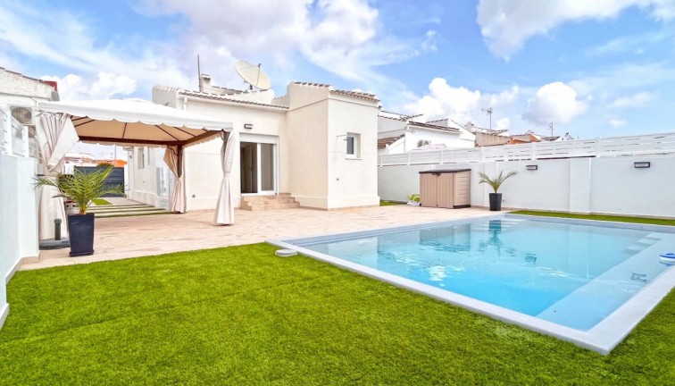 Resale - Chalet - Torrevieja - San Luis