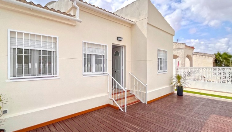 Resale - Chalet - Torrevieja - San Luis