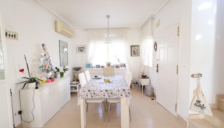 Resale - Chalet - Orihuela Costa - Playa Flamenca