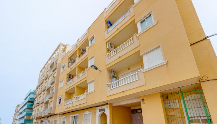 Resale - Apartment - Torrevieja - Acequion