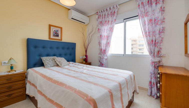 Resale - Apartment - Torrevieja - Acequion