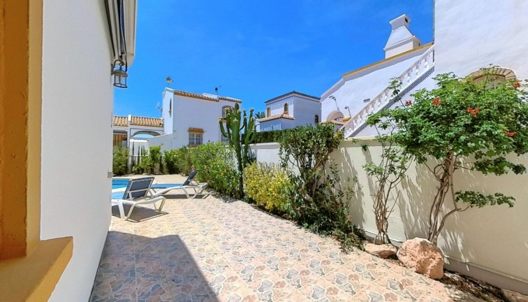 Resale - Chalet - Orihuela Costa - Los Dolses