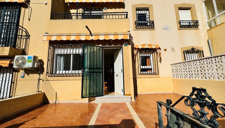 Återförsäljning - Duplex apartment (två våningar) - Torrevieja - La Rosaleda