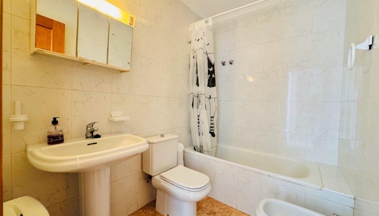 Återförsäljning - Duplex apartment (två våningar) - Torrevieja - La Rosaleda