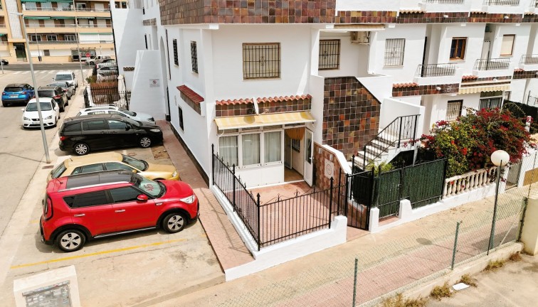 Återförsäljning - Bungalow - Orihuela Costa - Punta Prima