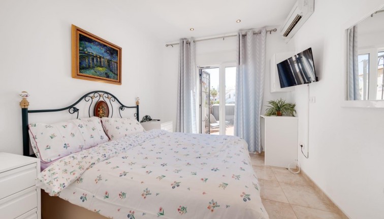 Resale - Chalet - Orihuela Costa - Los Dolses