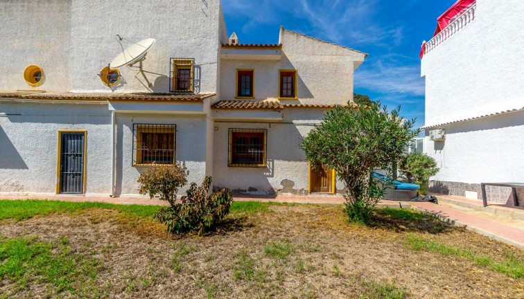 Resale - Chalet - Torrevieja - Los Altos