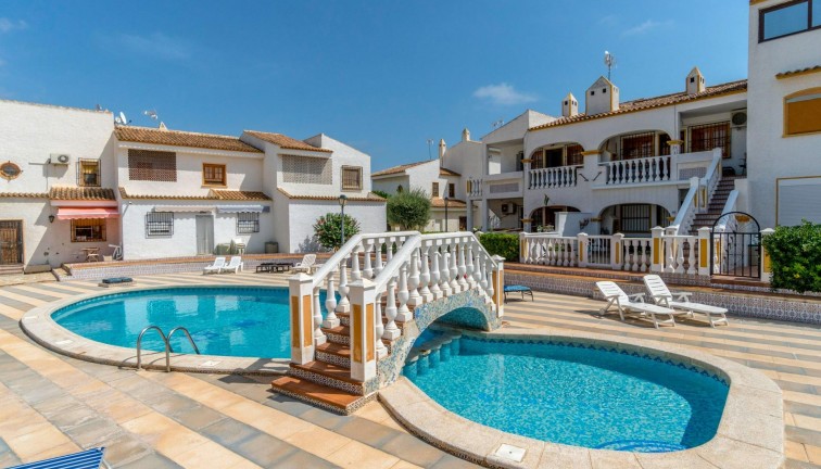 Resale - Chalet - Torrevieja - Los Altos