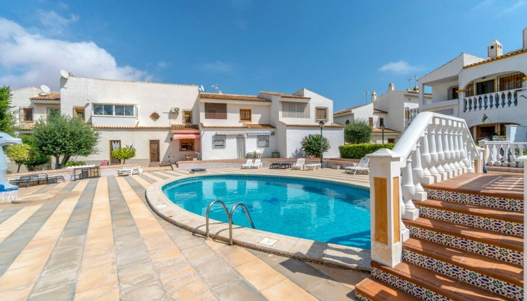 Resale - Chalet - Torrevieja - Los Altos