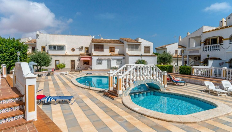 Resale - Chalet - Torrevieja - Los Altos