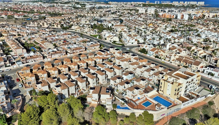 Jälleenmyynti - Erillistalo - Playa Flamenca