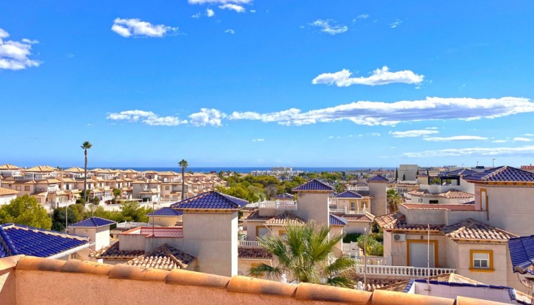 Resale - Chalet - Orihuela Costa - La Zenia