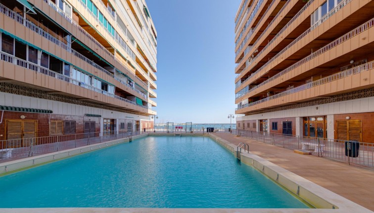 Resale - Apartment - Torrevieja - Acequion