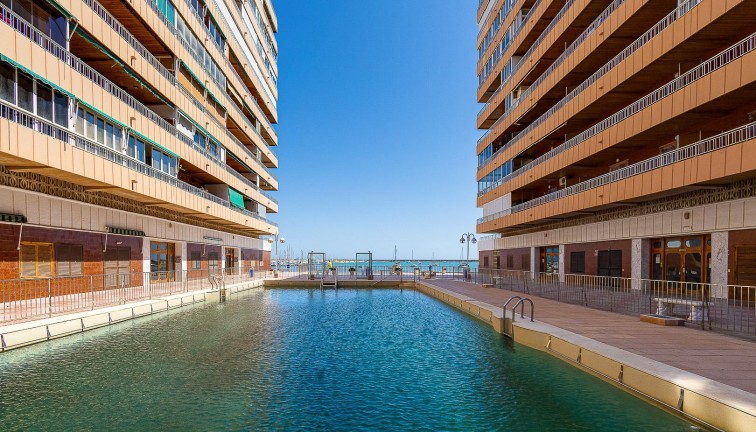 Resale - Apartment - Torrevieja - Acequion