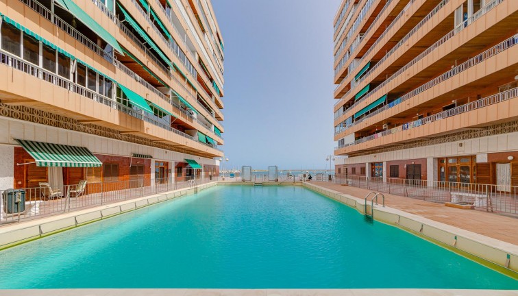 Resale - Apartment - Torrevieja - Acequion