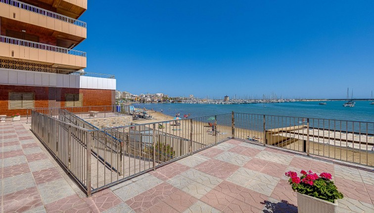 Resale - Apartment - Torrevieja - Acequion