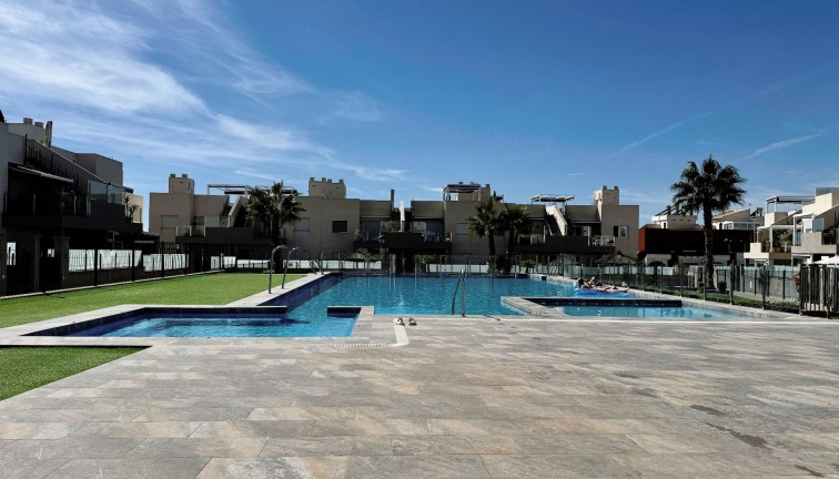 Jälleenmyynti - Bungalow - Torrevieja - Aguas Nuevas