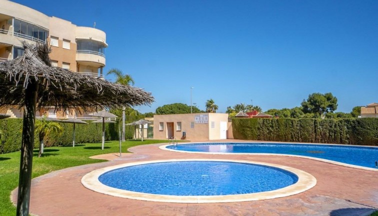 Resale - Apartment - Orihuela Costa - Campoamor