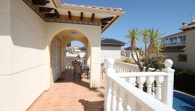 Resale - Chalet - Orihuela Costa - La Zenia