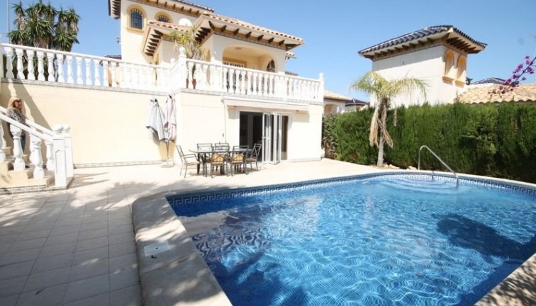 Resale - Chalet - Orihuela Costa - La Zenia