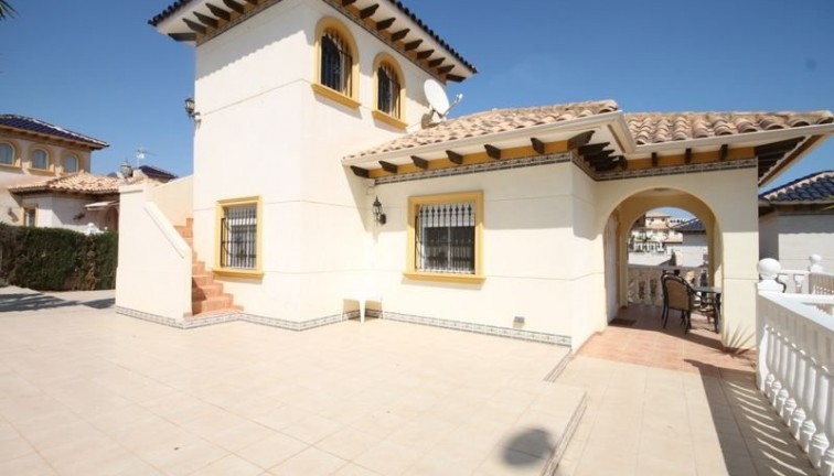 Resale - Chalet - Orihuela Costa - La Zenia