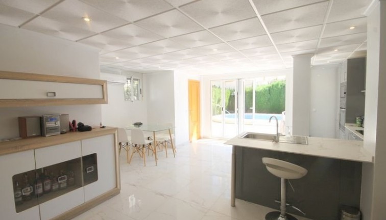 Resale - Chalet - Orihuela Costa - La Zenia