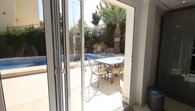 Resale - Chalet - Orihuela Costa - La Zenia