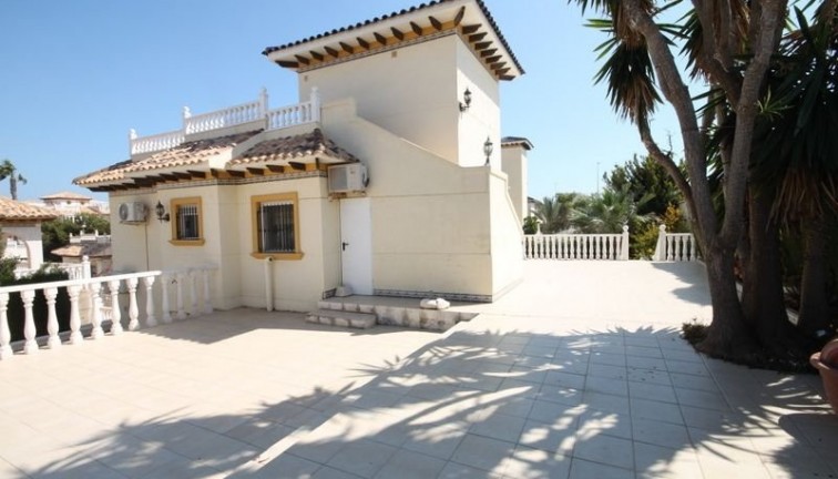 Resale - Chalet - Orihuela Costa - La Zenia