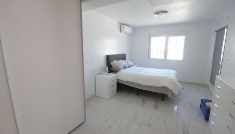 Resale - Chalet - Orihuela Costa - La Zenia