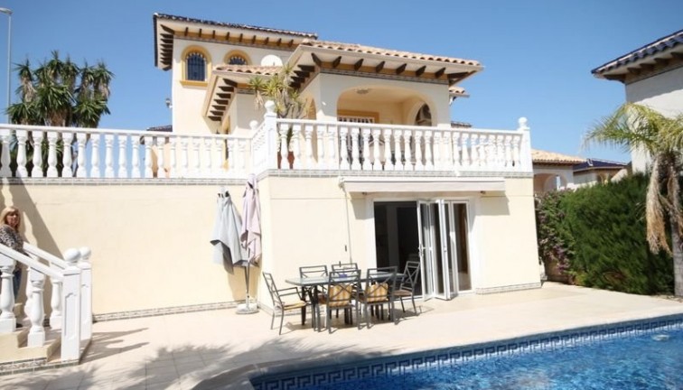 Resale - Chalet - Orihuela Costa - La Zenia