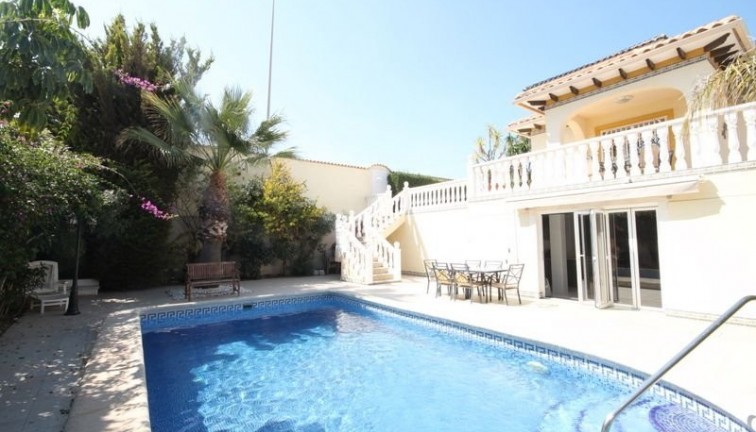 Resale - Chalet - Orihuela Costa - La Zenia