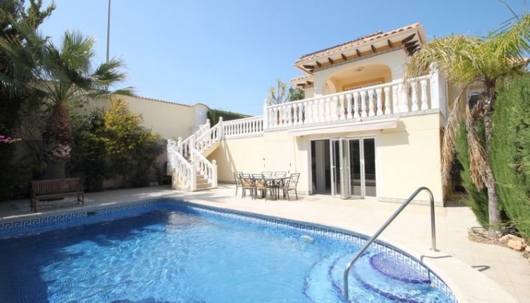 Resale - Chalet - Orihuela Costa - La Zenia