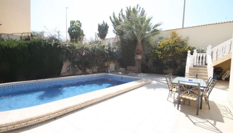 Resale - Chalet - Orihuela Costa - La Zenia