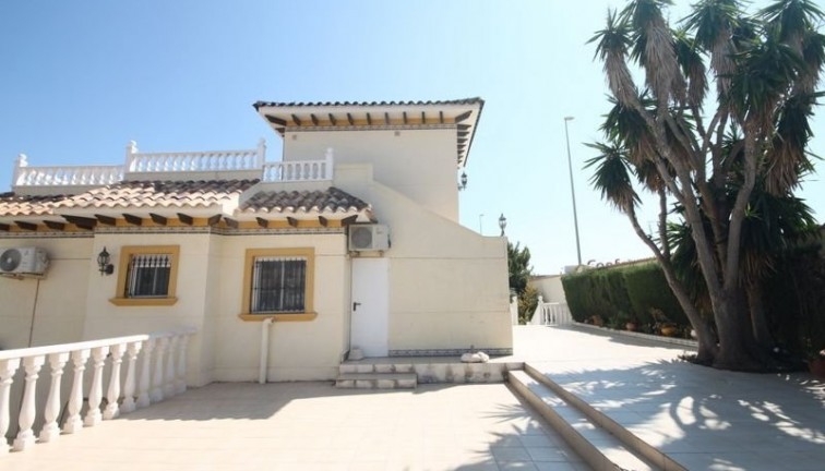 Resale - Chalet - Orihuela Costa - La Zenia