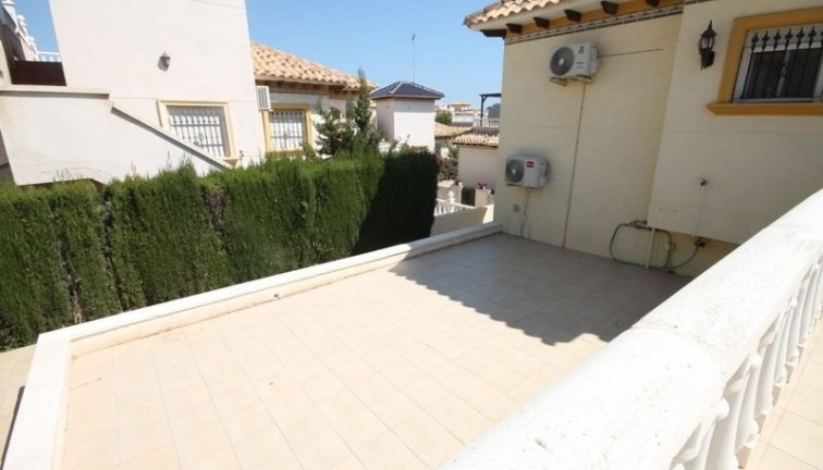 Resale - Chalet - Orihuela Costa - La Zenia