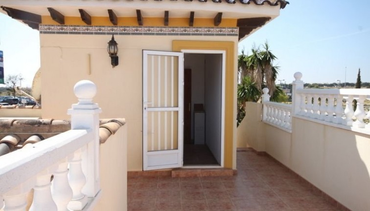 Resale - Chalet - Orihuela Costa - La Zenia