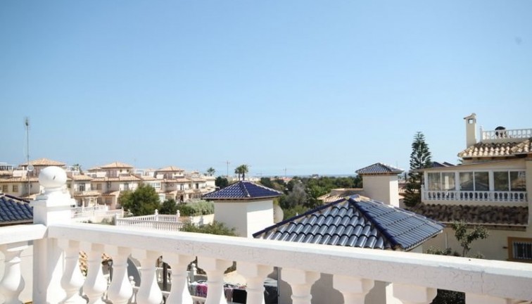 Resale - Chalet - Orihuela Costa - La Zenia