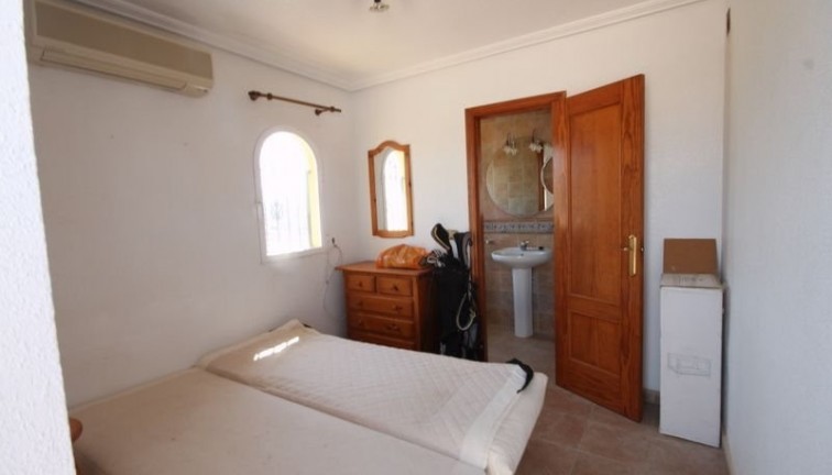 Resale - Chalet - Orihuela Costa - La Zenia