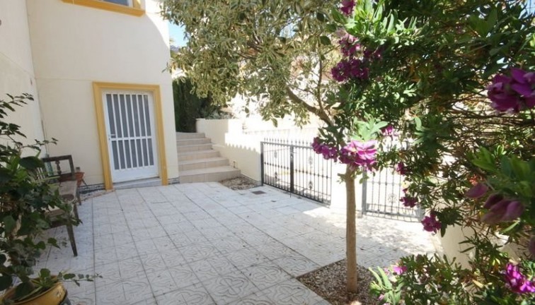 Resale - Chalet - Orihuela Costa - La Zenia