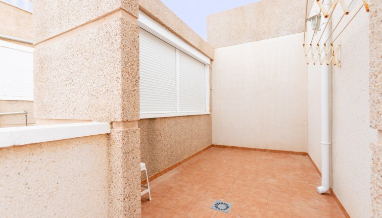 Resale - Apartment - Torrevieja - Aguas Nuevas