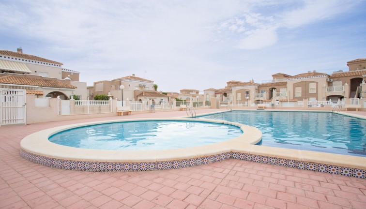 Resale - Apartment - Torrevieja - Aguas Nuevas