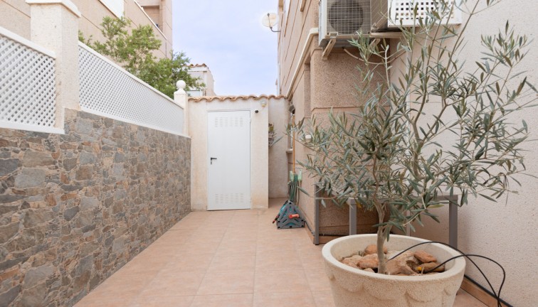 Resale - Apartment - Torrevieja - Aguas Nuevas