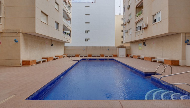 Resale - Apartment - Torrevieja - Acequion